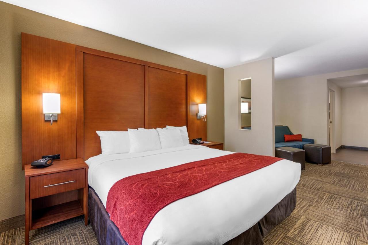 King Suite - Accessible/Non-Smoking at Comfort Suites Brunswick