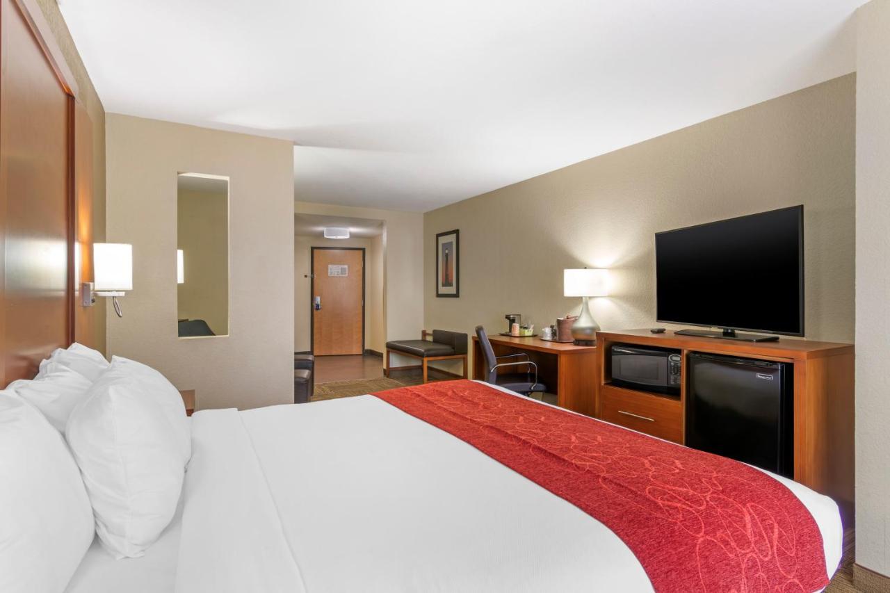 King Suite - Accessible/Non-Smoking at Comfort Suites Brunswick
