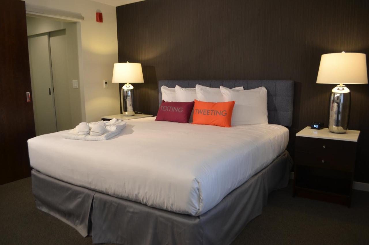 Deluxe King Room at Hotel Lucent