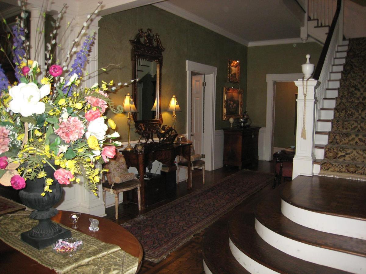  | Belle Oaks Inn