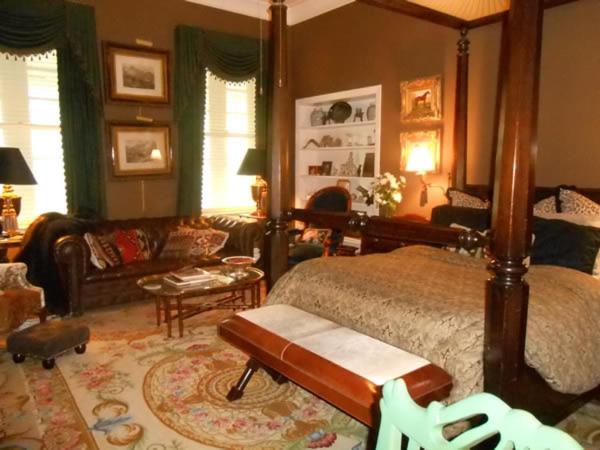  | Belle Oaks Inn