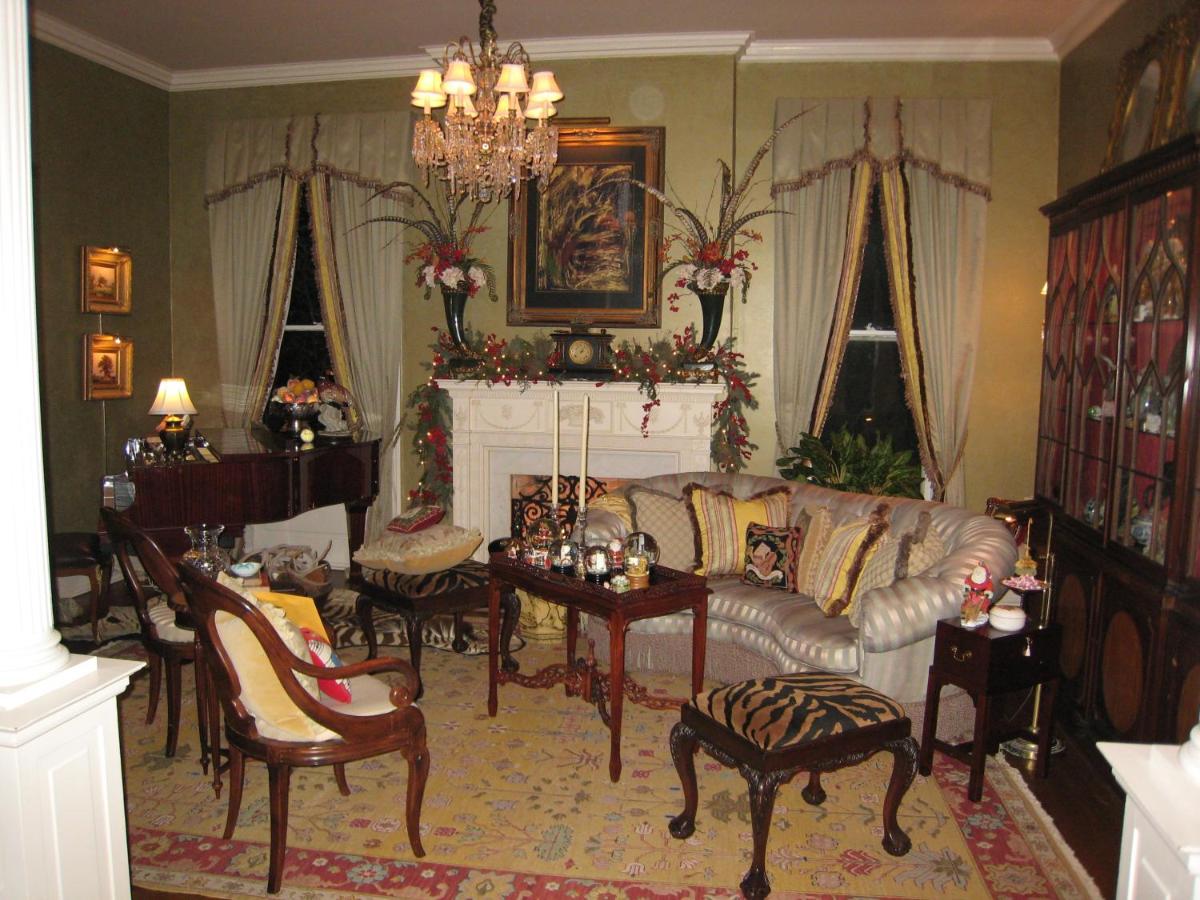  | Belle Oaks Inn