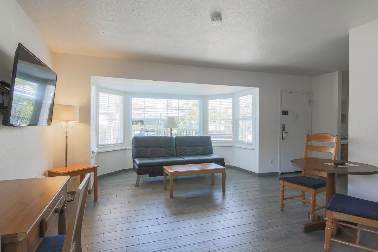  | Solvang Inn & Cottages