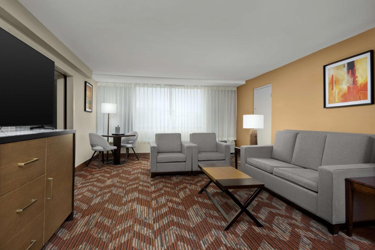 | Holiday Inn Greensboro Airport