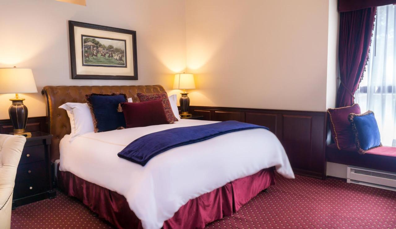  | Carriage House Inn