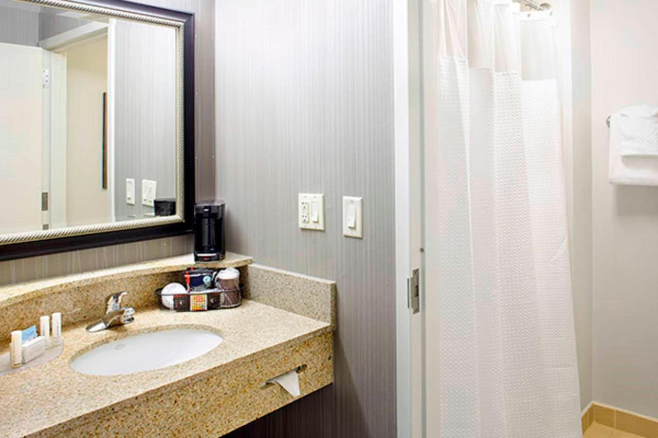  | Courtyard by Marriott Akron Stow
