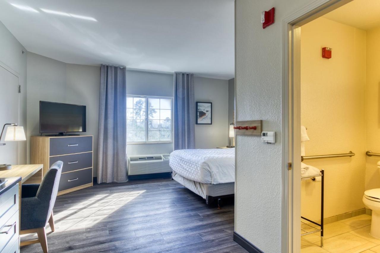 Queen Suite with Bath Tub - Disability Access/Non-Smoking at Candlewood Suites New Bern by IHG