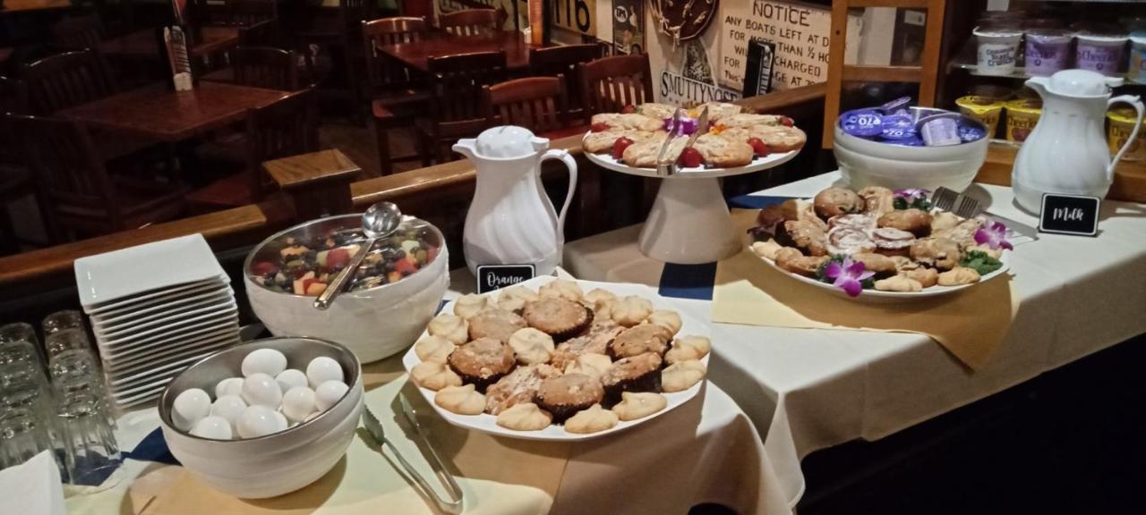 | Lamie's Inn & The Old Salt Tavern