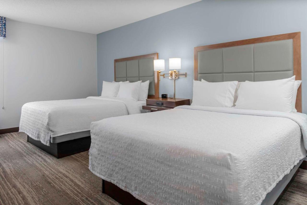 Queen Room with Two Queen Beds - Non-Smoking at Hampton Inn Sarasota - I-75 Bee Ridge