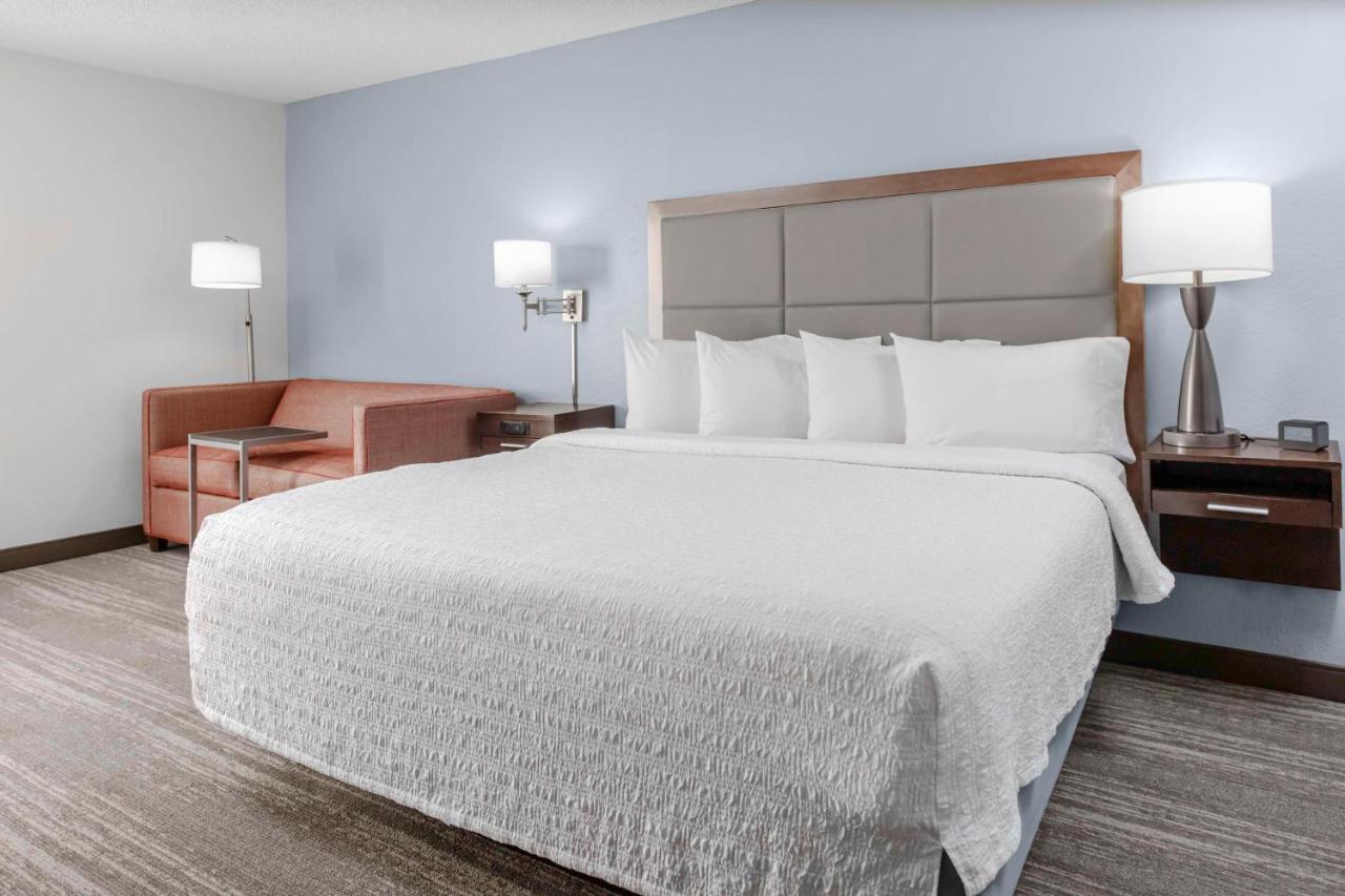 King Room - Non-Smoking at Hampton Inn Sarasota - I-75 Bee Ridge
