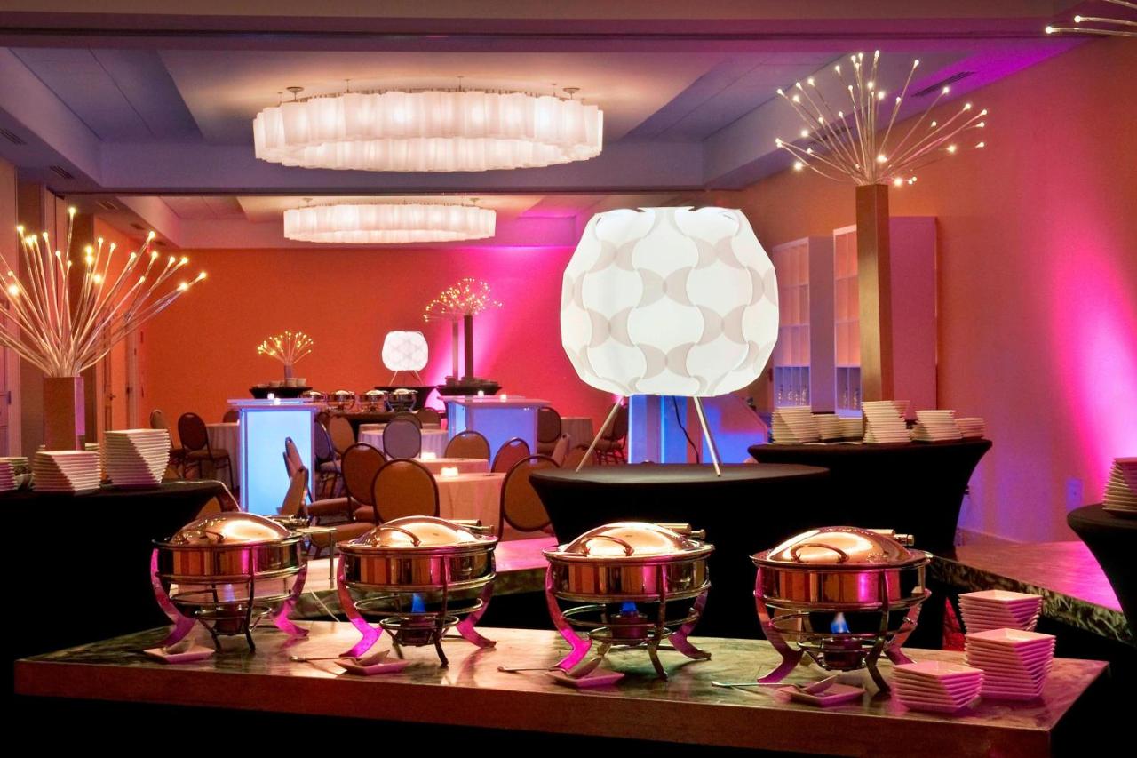| Long Island Marriott Hotel