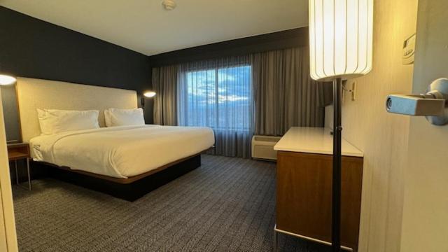 King Suite with Sofa Bed at Courtyard by Marriott Kingston