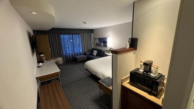King Room at Courtyard by Marriott Kingston