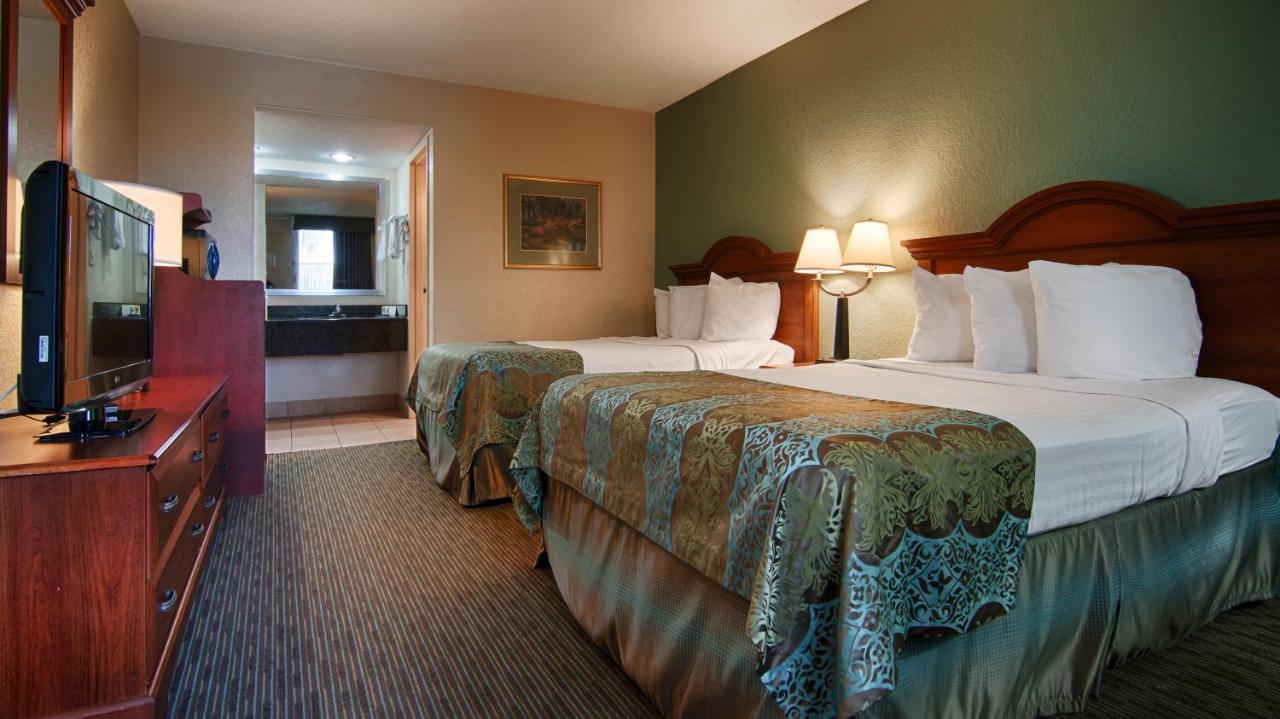 Deluxe Double Room with Two Double Beds - Non-Smoking at Baymont by Wyndham Sarasota