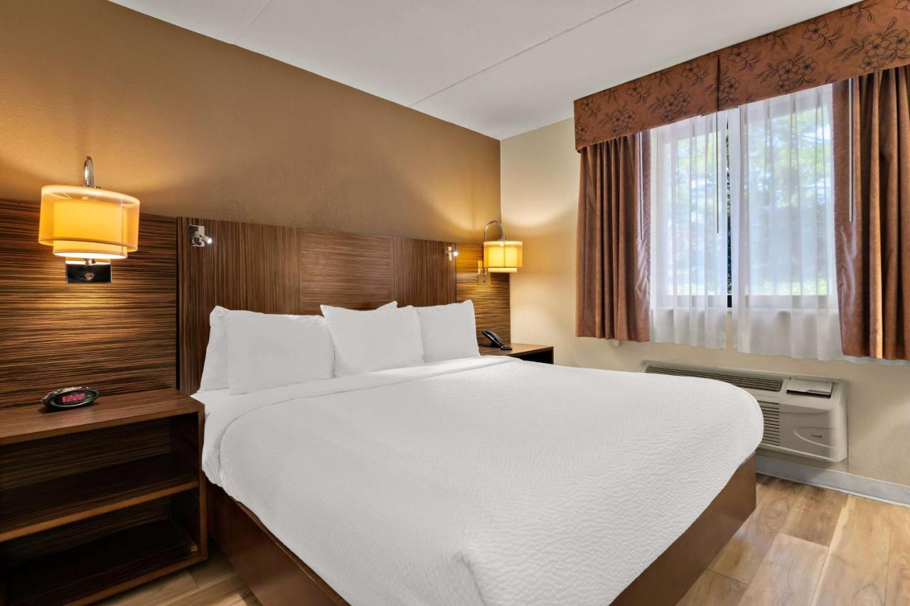King Room - Non-Smoking at Ramada by Wyndham Harrisburg/Hershey Area