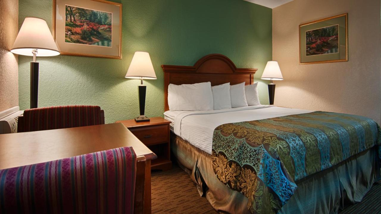King Room - Mobility Access/Non-Smoking at Baymont by Wyndham Sarasota
