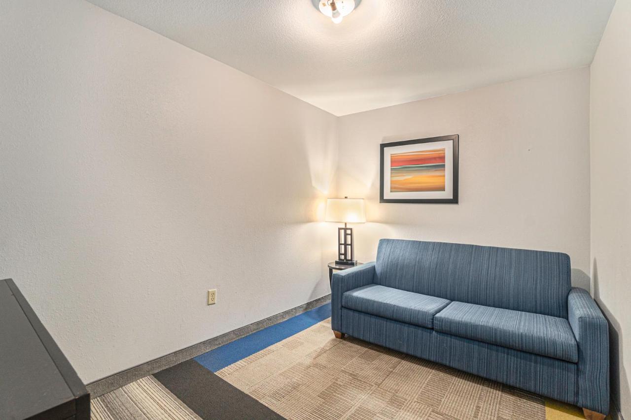 2 Queen Beds-1 Bedroom Suite-non Smoking at Country Inn & Suites by Radisson, South Haven, MI
