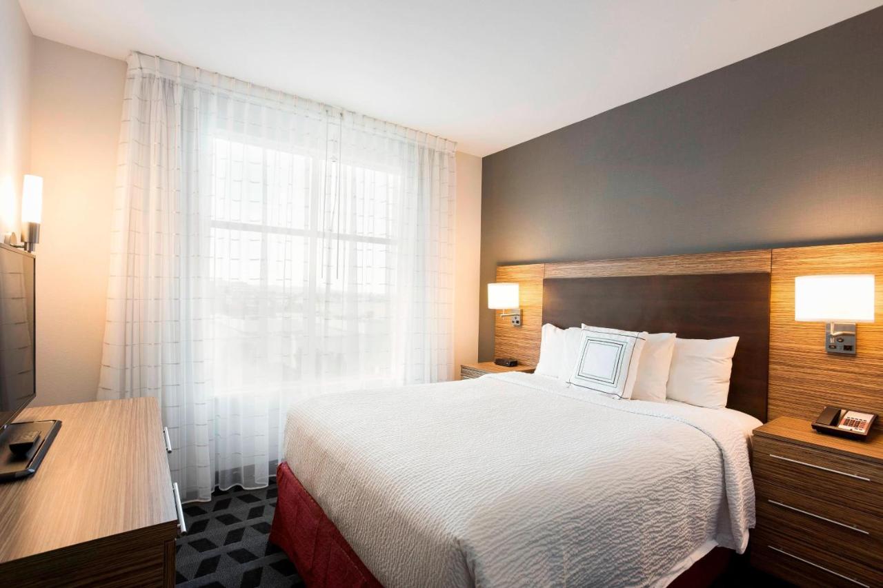 One-Bedroom Queen Suite at TownePlace Suites San Mateo Foster City
