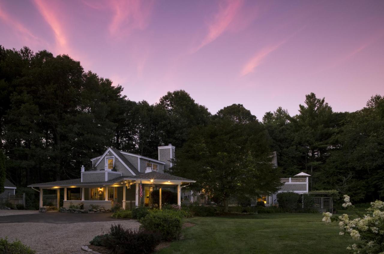 | Abbey's Lantern Hill Inn