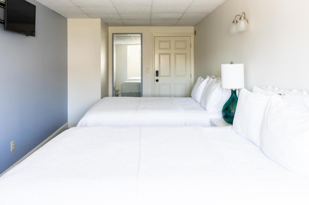| Rhea's Inn