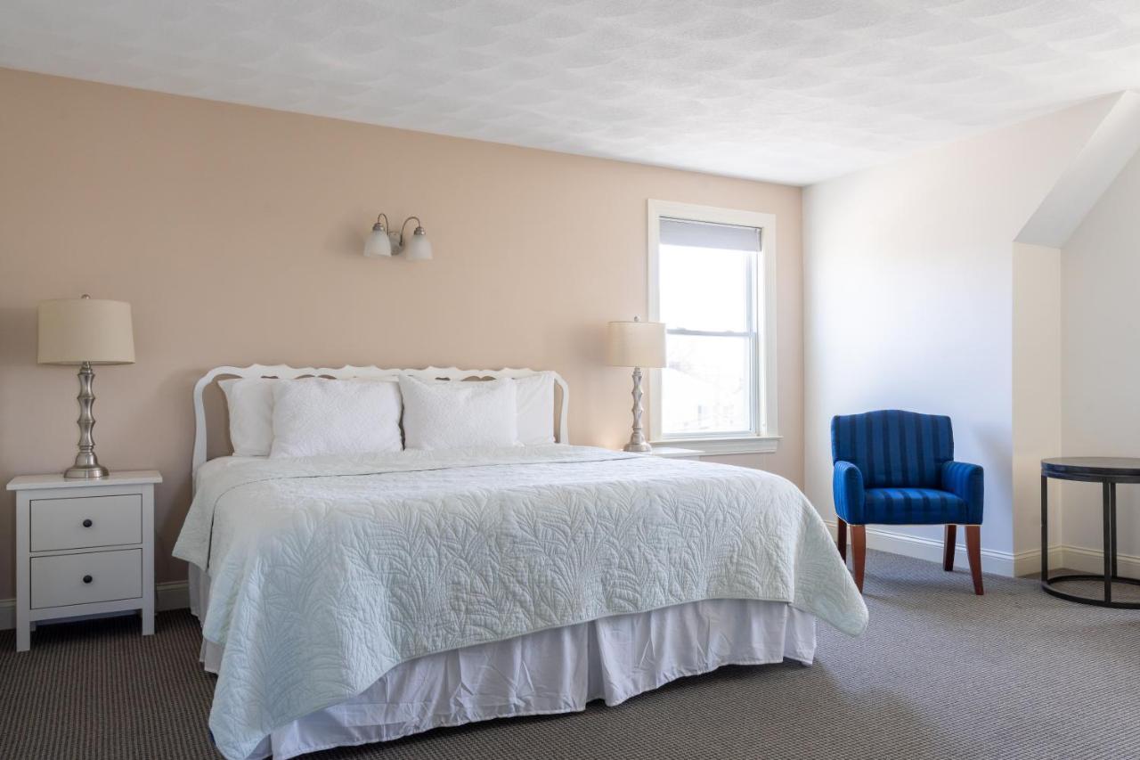| Rhea's Inn