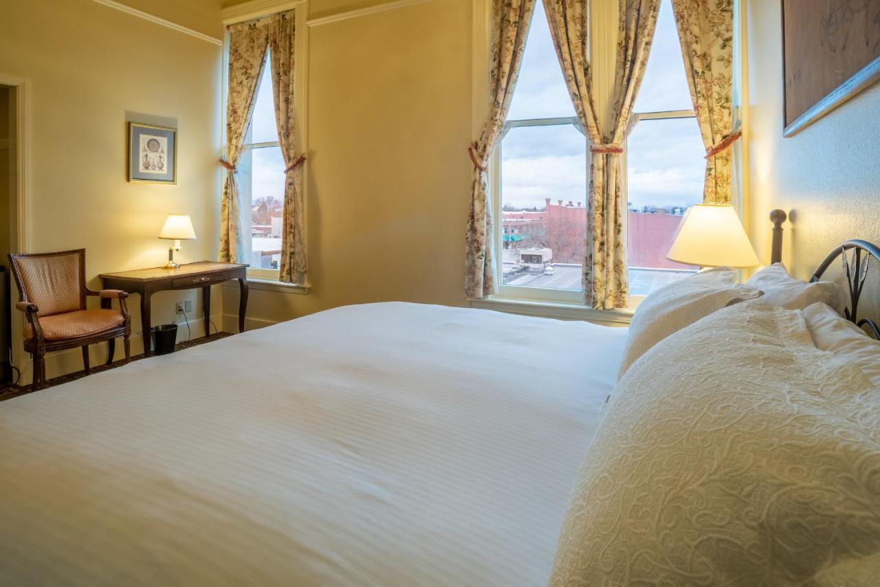Deluxe Double Room at Geiser Grand Hotel