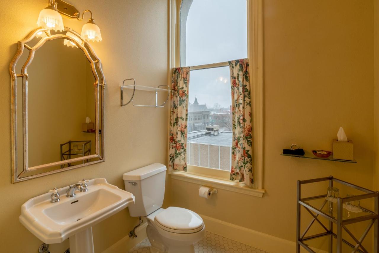 Superior Queen Room at Geiser Grand Hotel