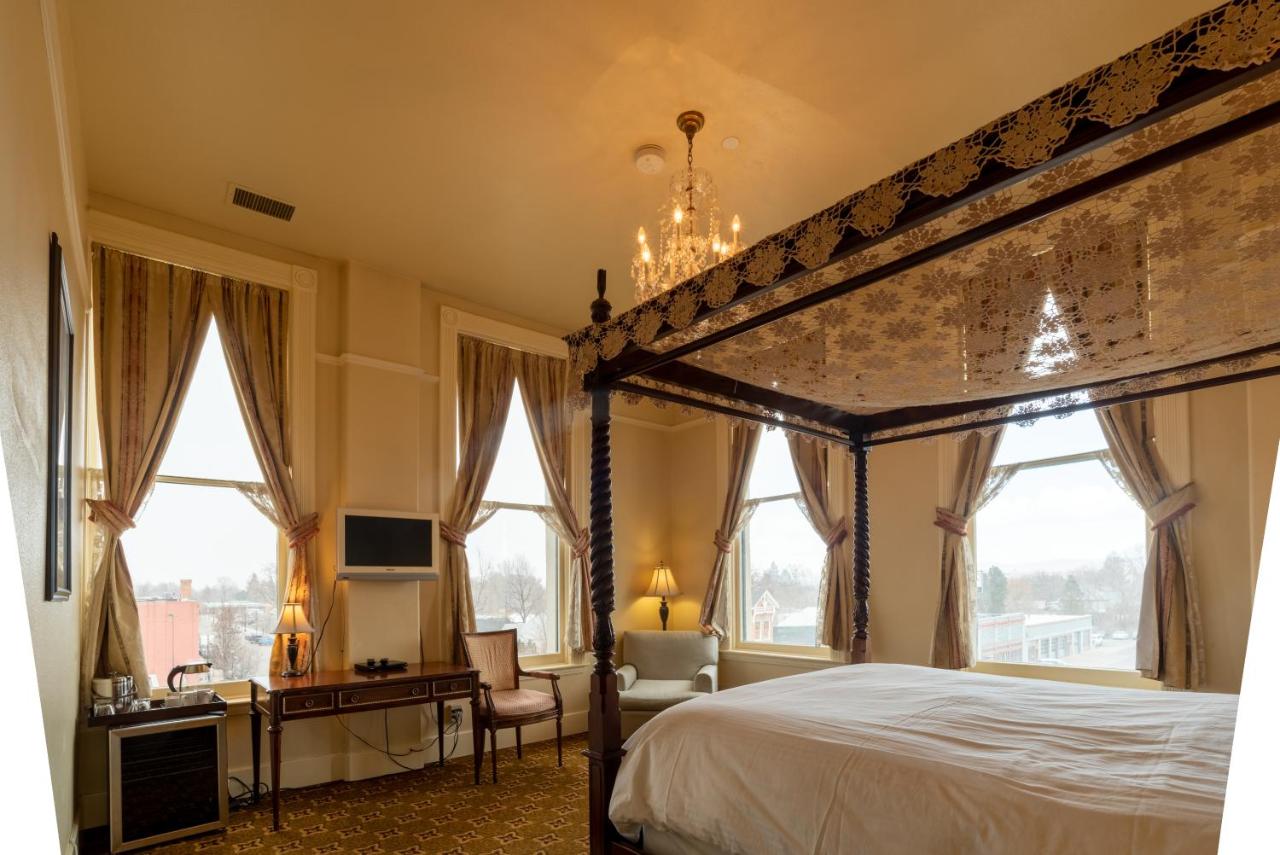 Superior Queen Room at Geiser Grand Hotel