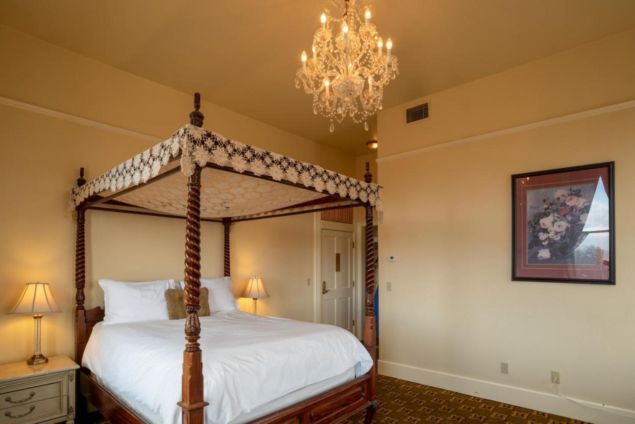 Superior Queen Room at Geiser Grand Hotel