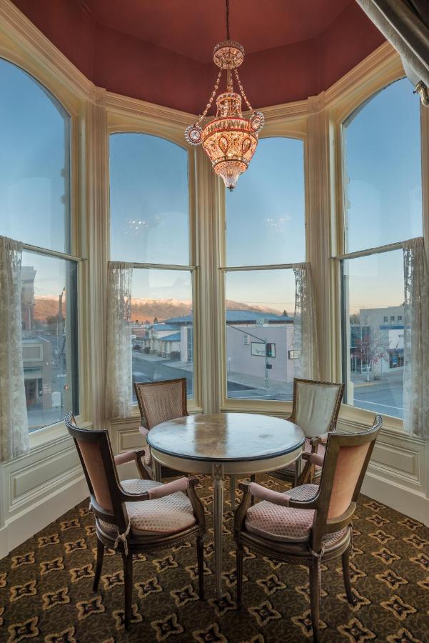 King Suite with Spa Bath at Geiser Grand Hotel
