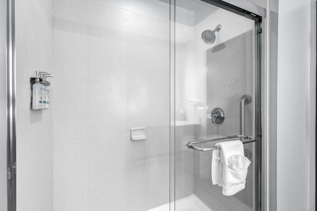 Room Selected at Check-In at Holiday Inn Express Salinas by IHG