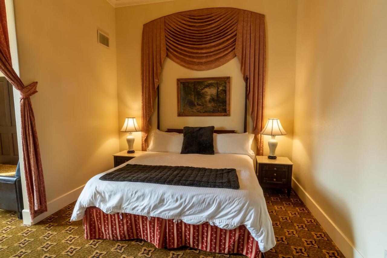 King Suite at Geiser Grand Hotel