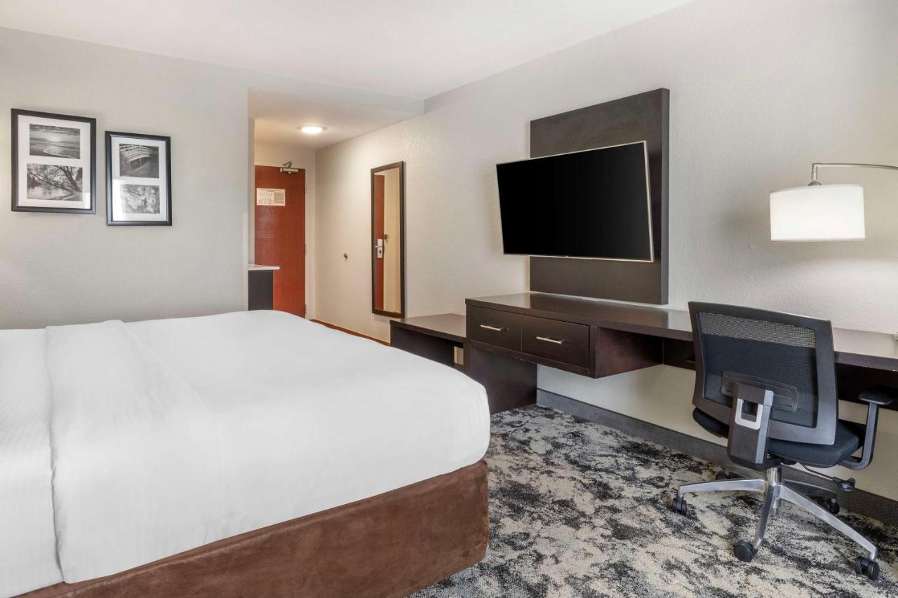 King Room at Best Western Plus Fairburn Atlanta Southwest