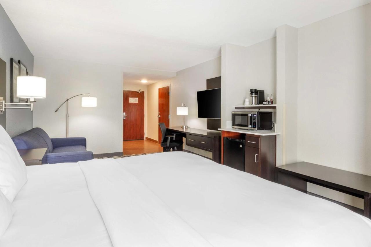 Executive King Room at Best Western Plus Fairburn Atlanta Southwest