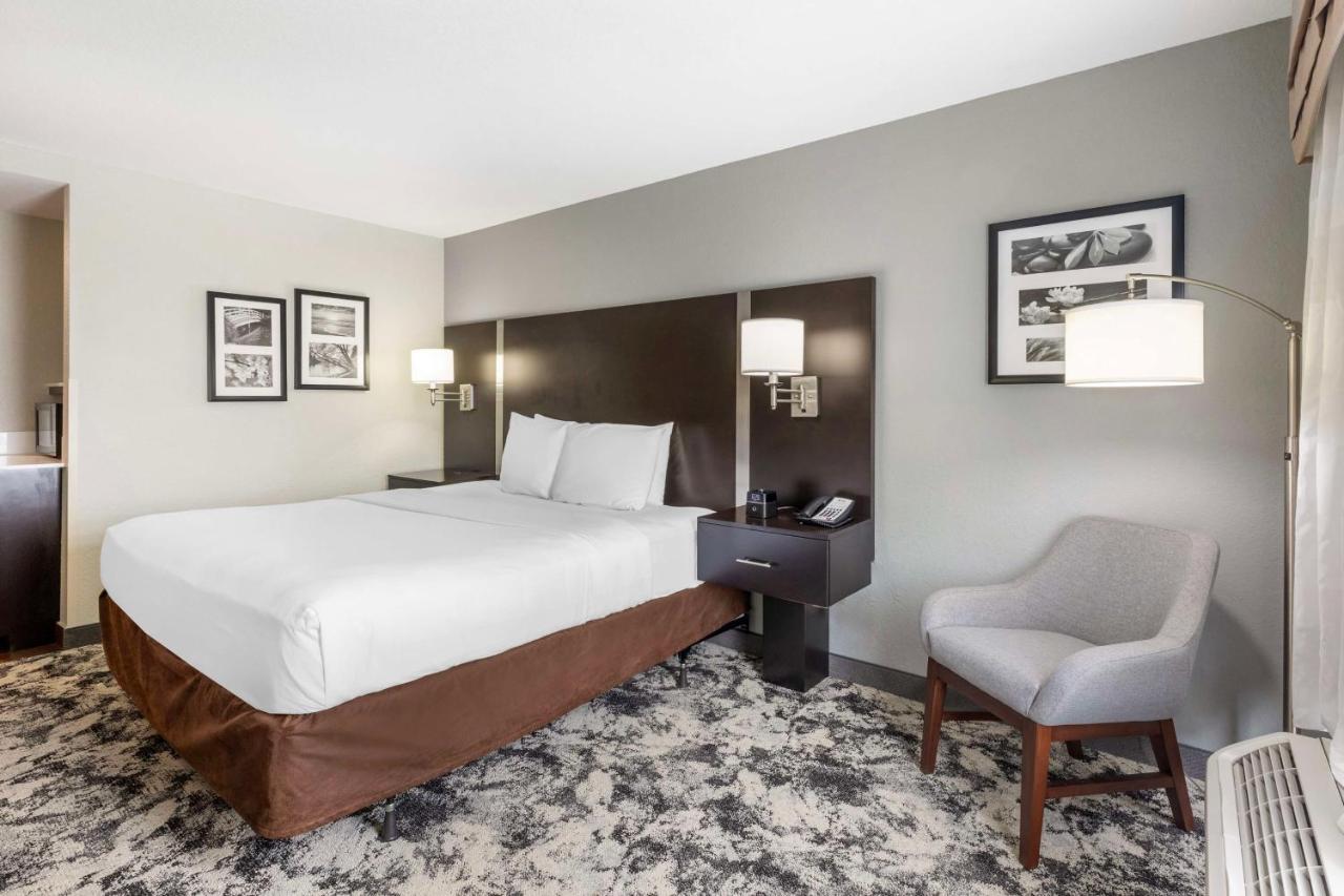 King Room - Disability Access/Bath Tub at Best Western Plus Fairburn Atlanta Southwest