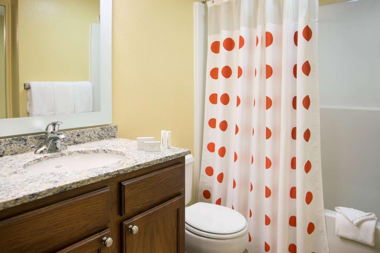 One Bedroom Suite Queen at Sonesta Simply Suites Phoenix Scottsdale