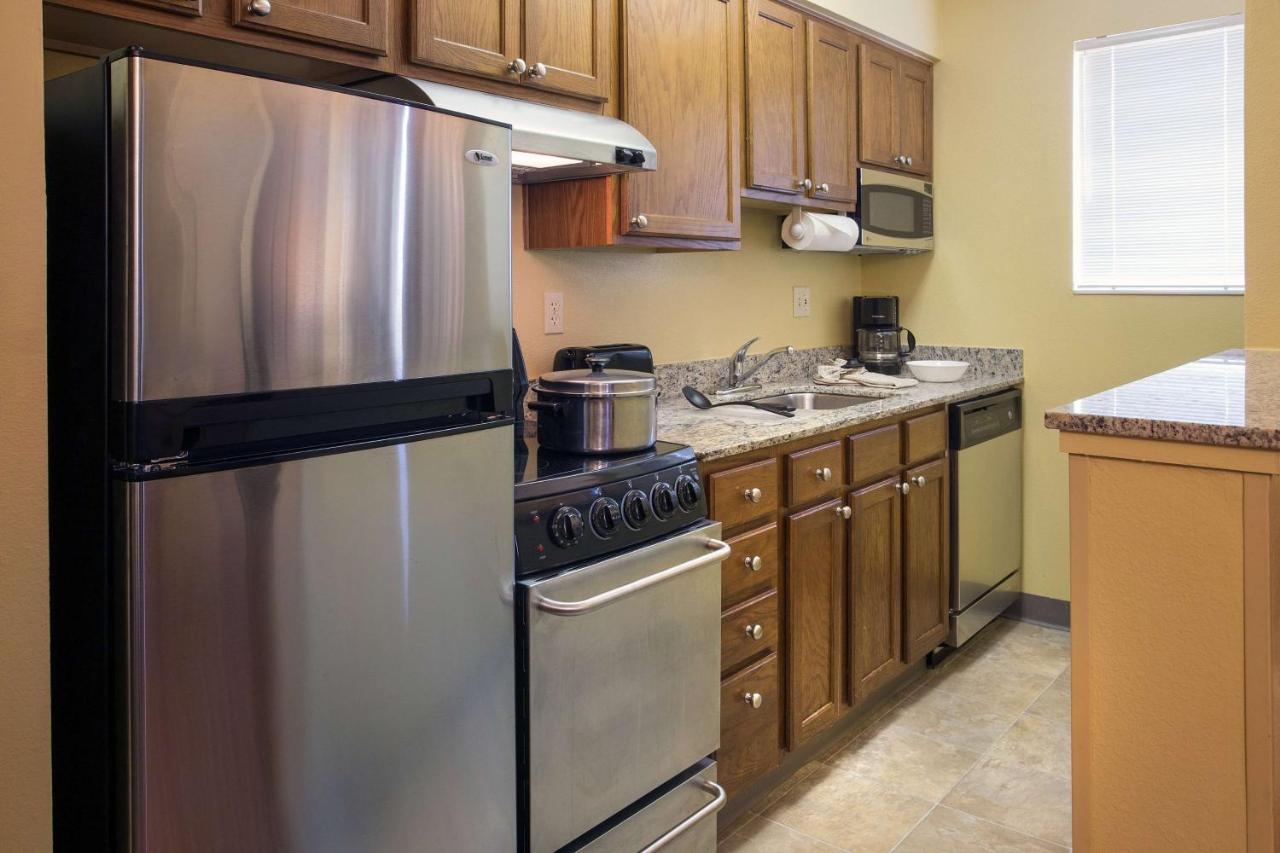 Two Bedroom Suite - Queen in Each at Sonesta Simply Suites Phoenix Scottsdale