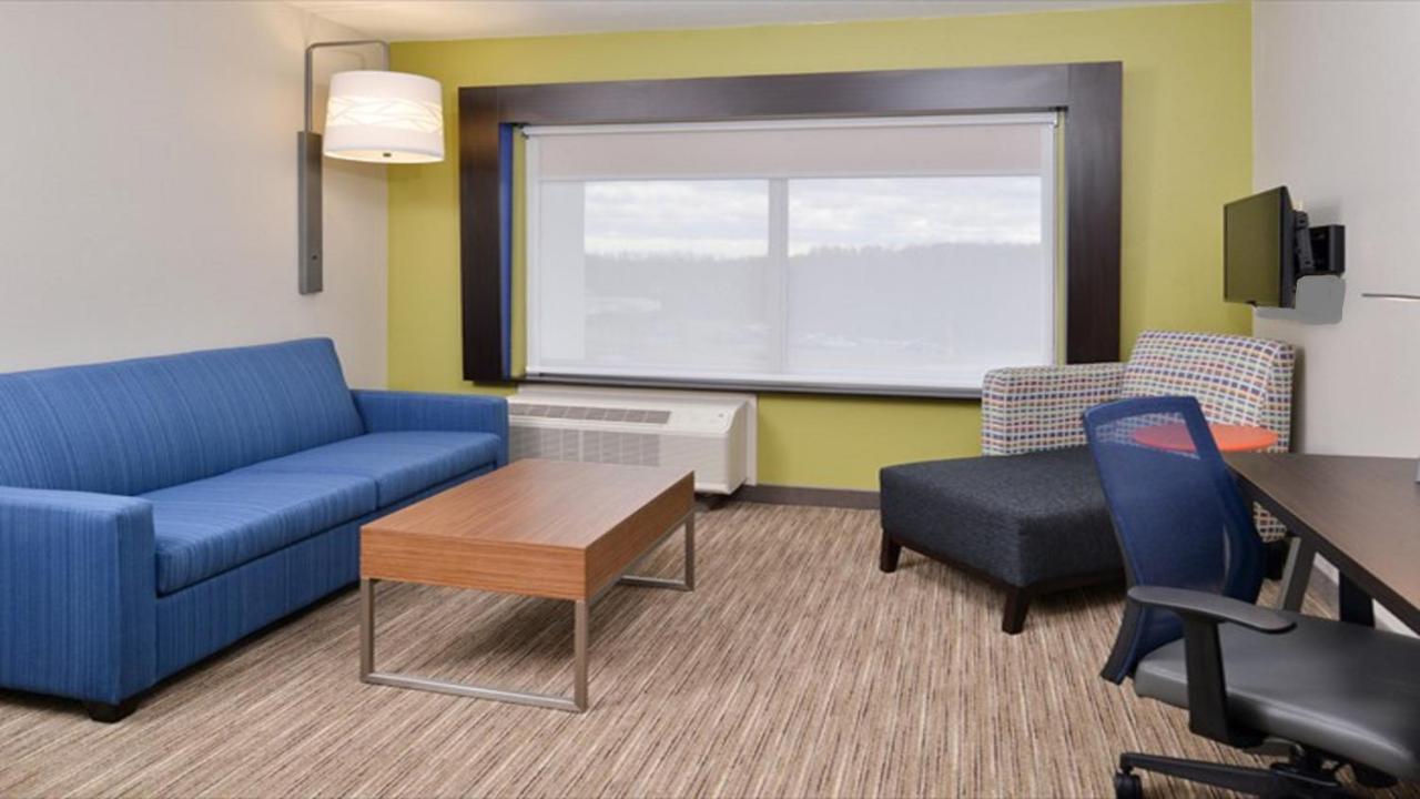 | Holiday Inn Express & Suites - Parkersburg East, an IHG Hotel