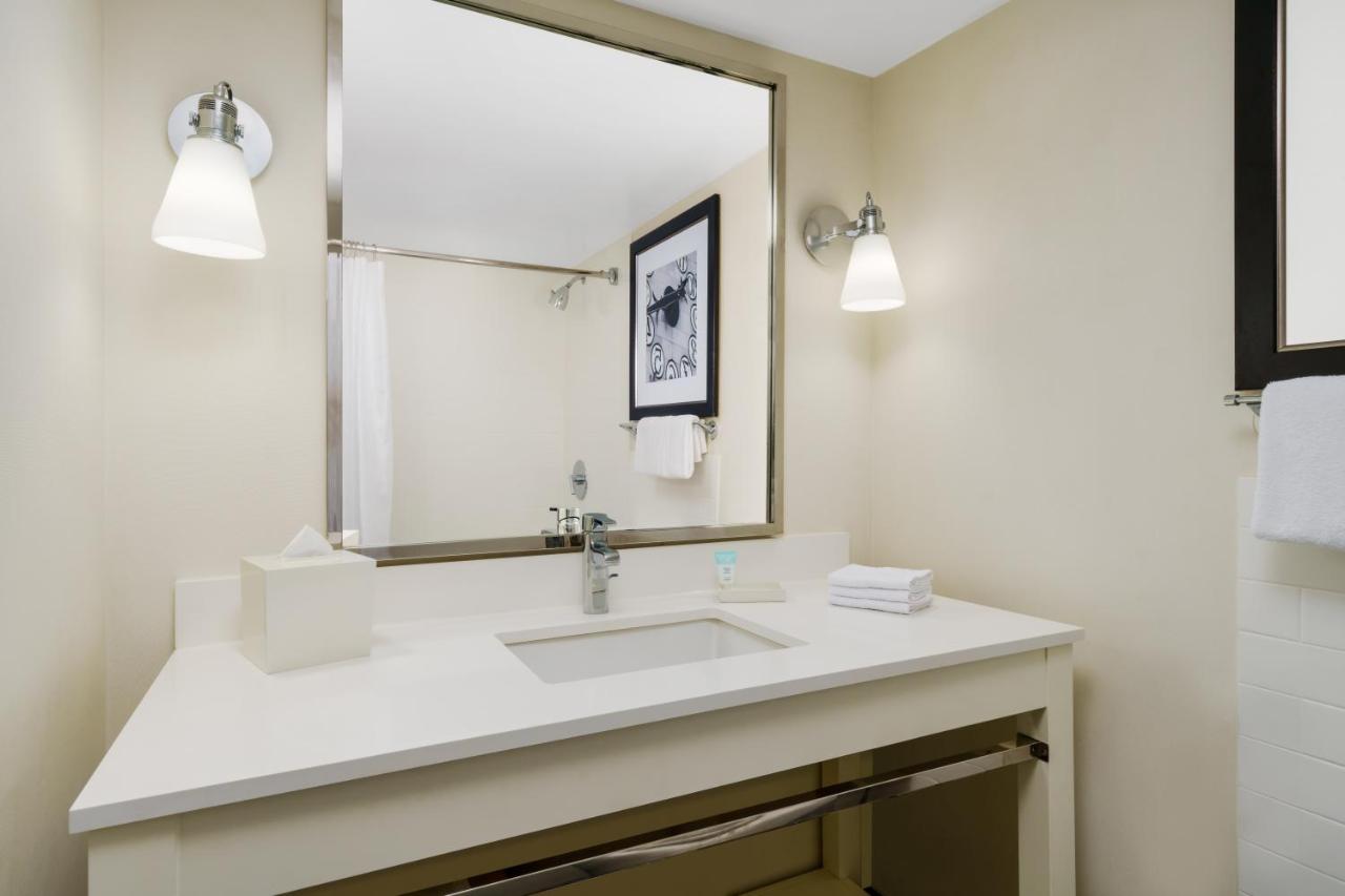 Junior Suite, 1 King at Four Points by Sheraton Los Angeles International Airport
