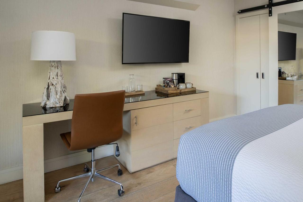 Guest Room with Queen Bed at Hotel Paradox, Autograph Collection