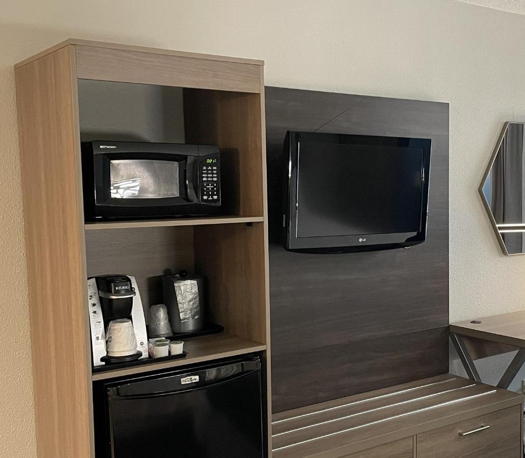King Room at Holiday Inn Express Burlington by IHG