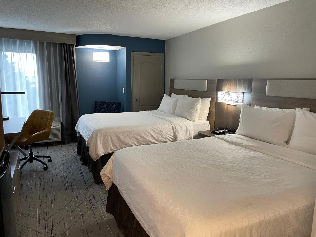 Queen Room with Two Queen Beds at Holiday Inn Express Burlington by IHG