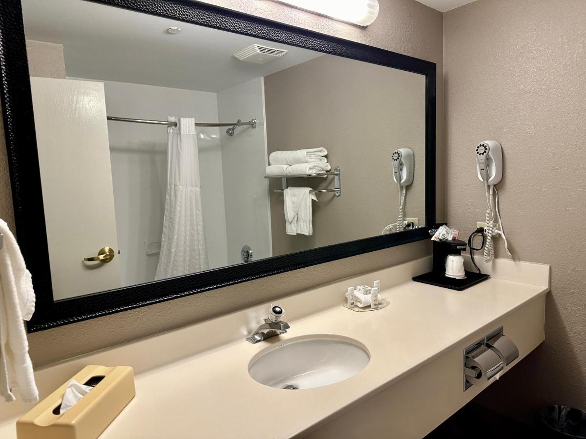 Executive Double Room with Two Double Beds at La Quinta Inn & Suites by Wyndham Bannockburn-Deerfield