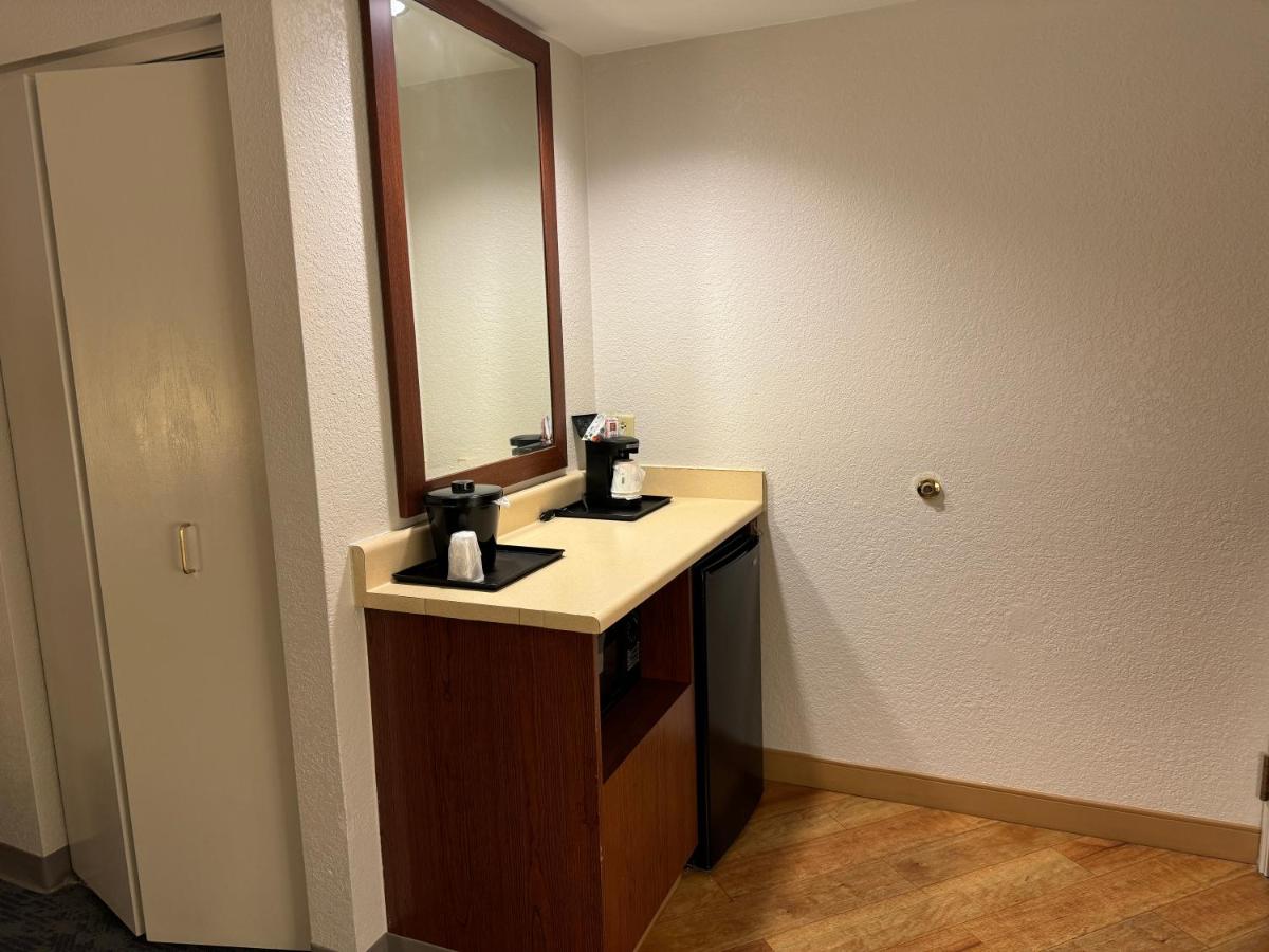 Executive Double Room with Two Double Beds at La Quinta Inn & Suites by Wyndham Bannockburn-Deerfield