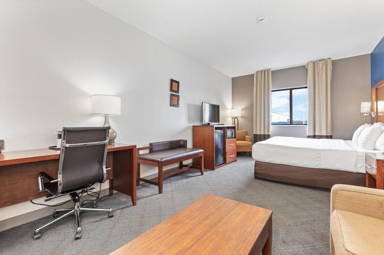 Deluxe King Suite with Sofa Bed - Non-Smoking at Comfort Suites Lombard - Addison
