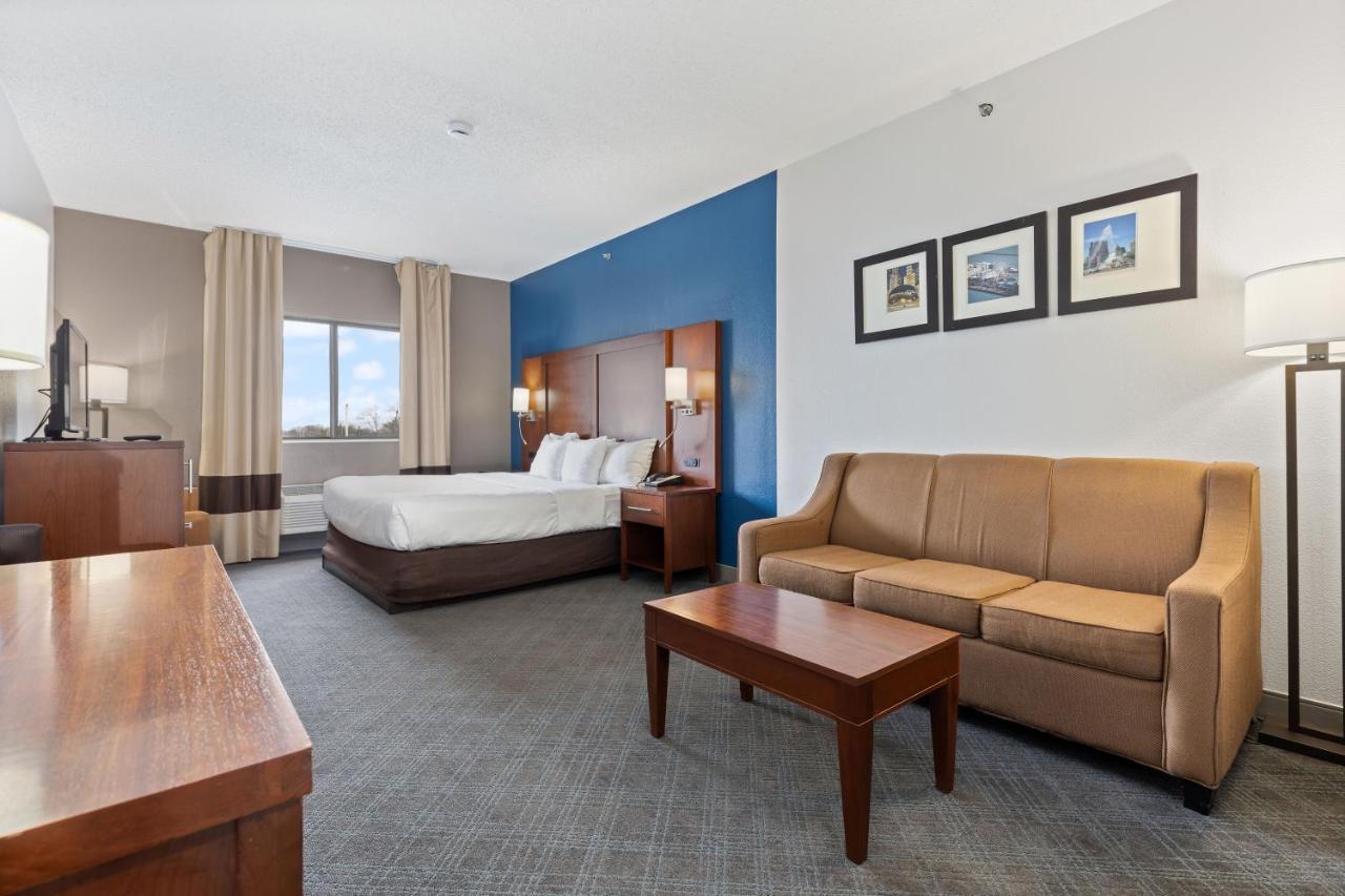 Deluxe King Suite with Sofa Bed - Non-Smoking at Comfort Suites Lombard - Addison