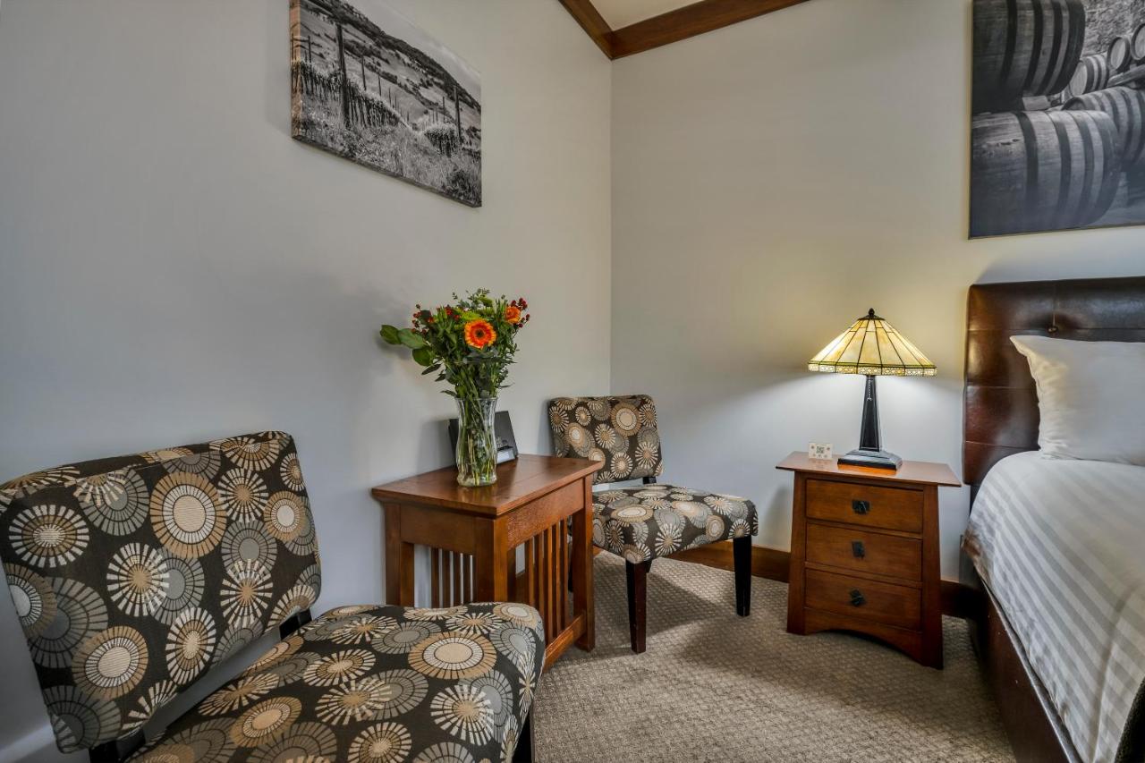 | Calistoga Wine Way Inn