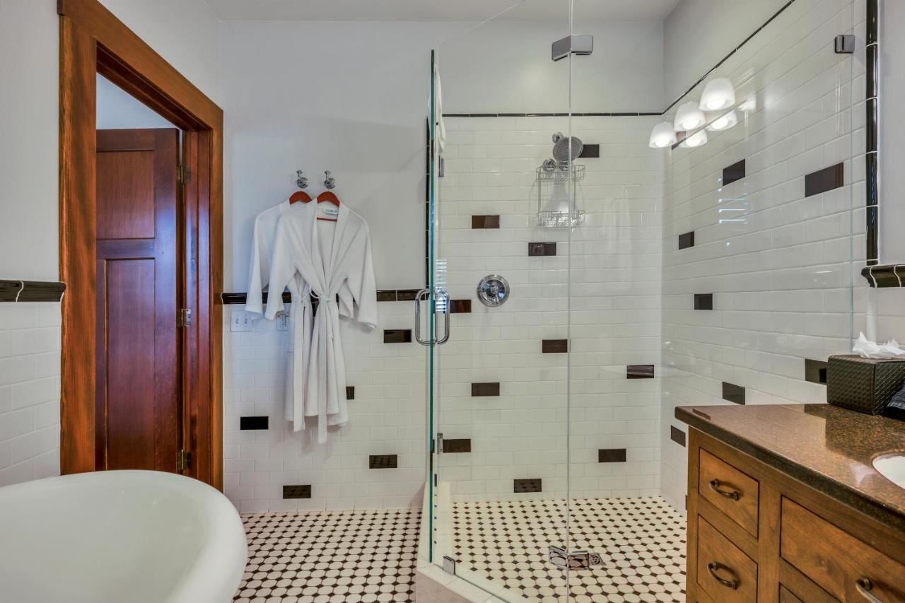 | Calistoga Wine Way Inn