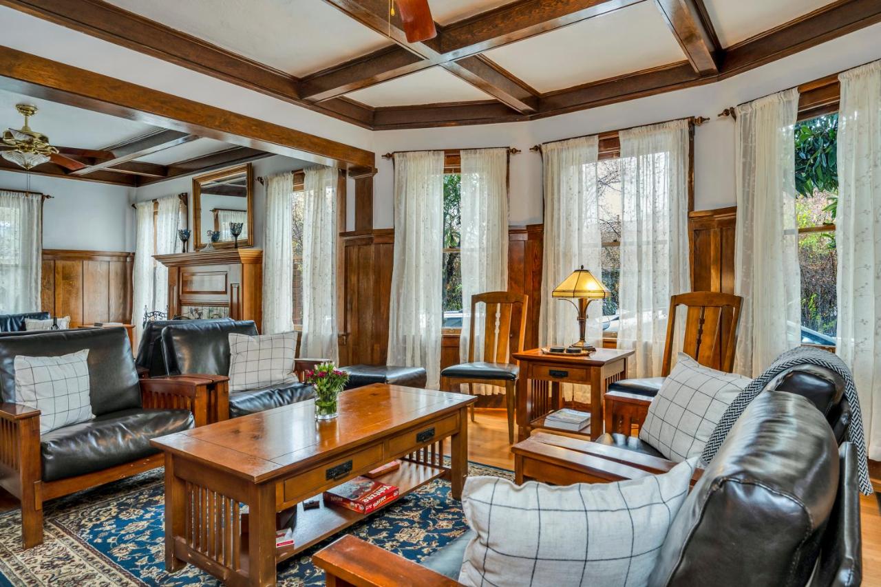 | Calistoga Wine Way Inn