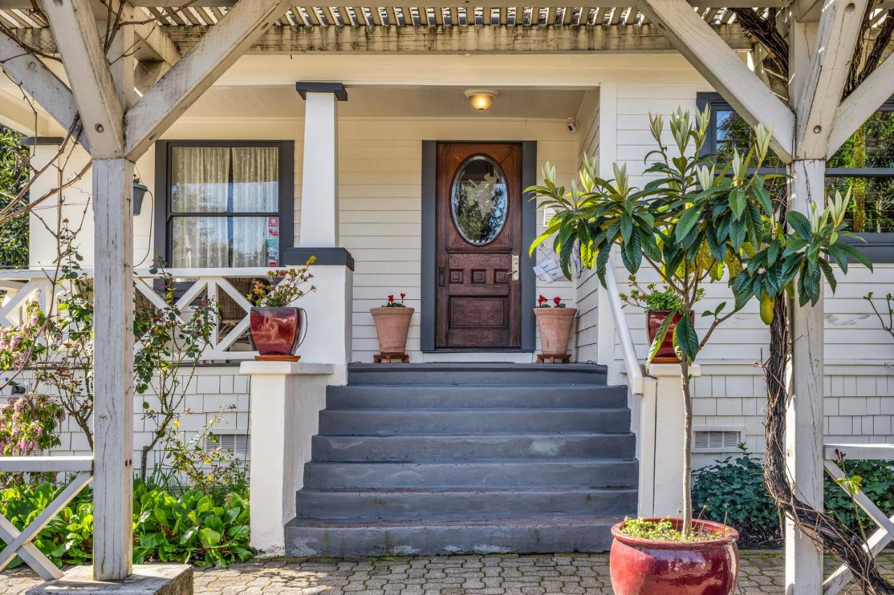 | Calistoga Wine Way Inn